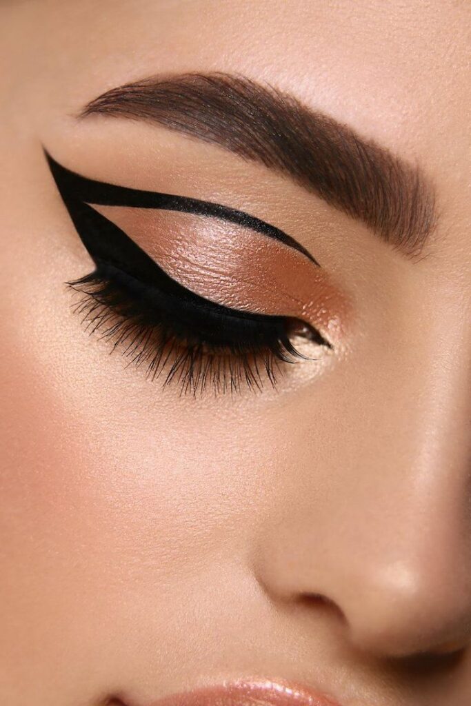 Graphic Eyeliner