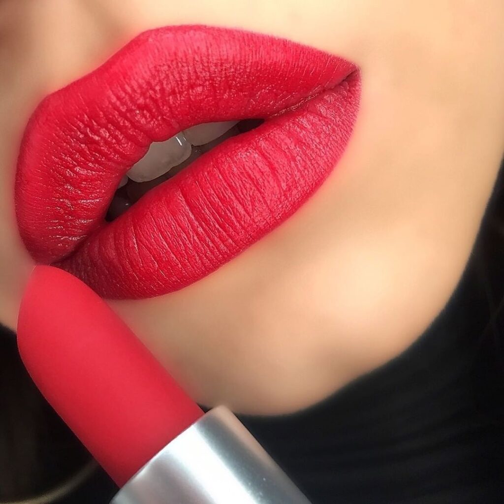 Glossy Lip Cons