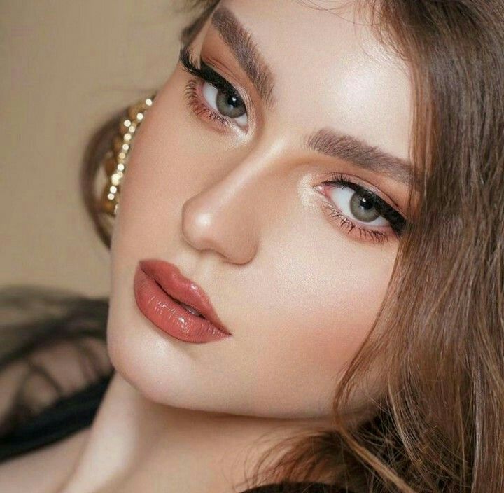 How to Achieve a Flawless Cat Eye Look