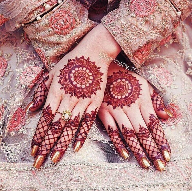 Mehndi fingertips