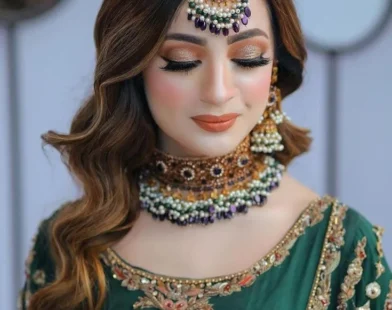 How to Incorporate Bold Colors into Your Makeup