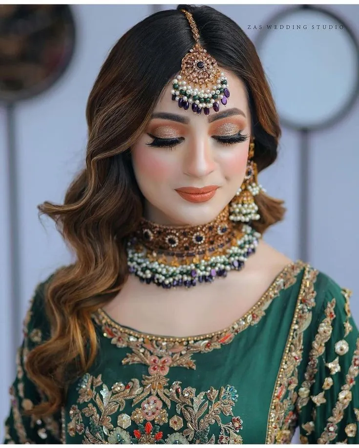 How to Incorporate Bold Colors into Your Makeup