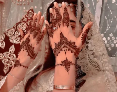 How to Create Stunning Mehndi for Both Hands and Feet