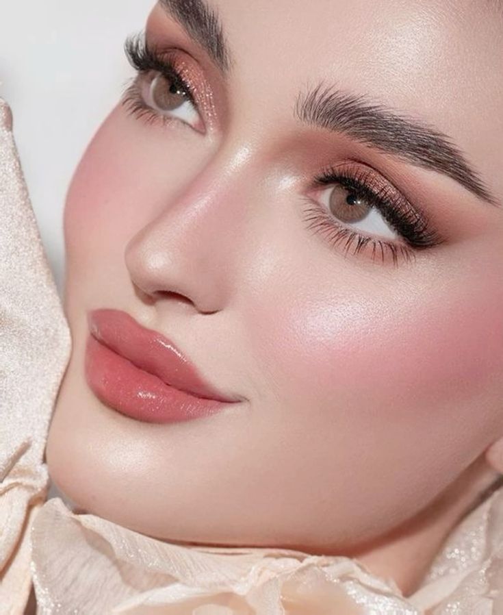 Dewy Skin Day Look​