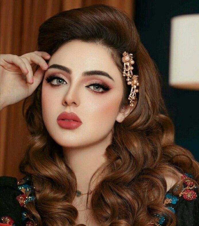 Changing the Makeup Game Changing the Makeup Game Changing the Makeup Game