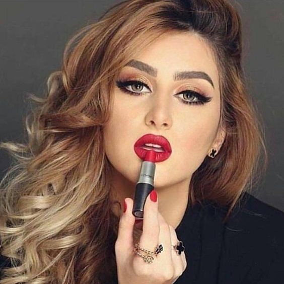 Glossy Lip Look