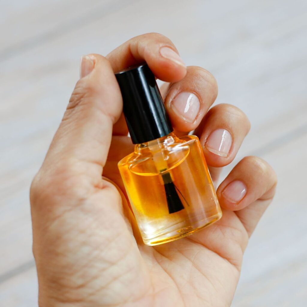 Moisturizing the nails