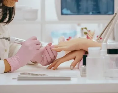 How to Maintain Your Nails Between Salon Visits