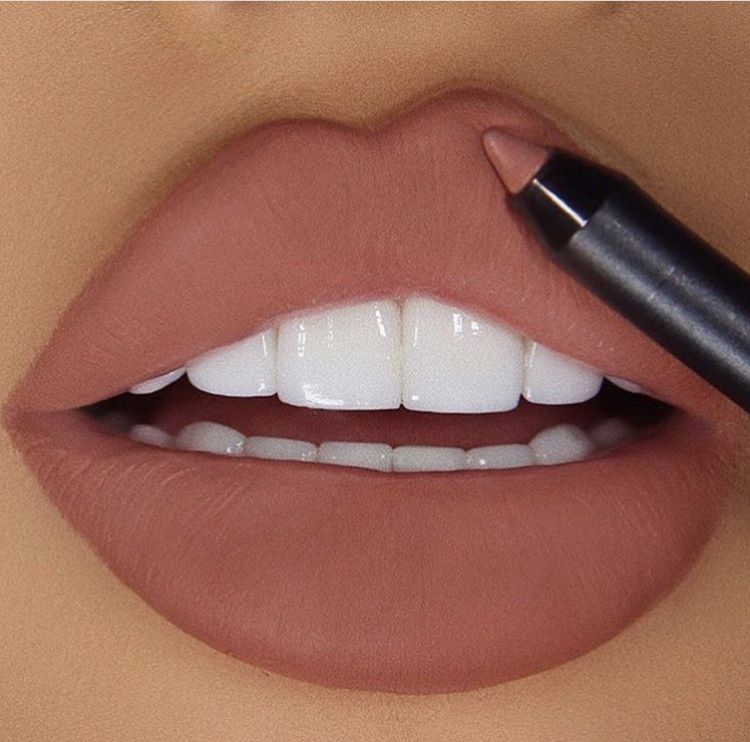 Fill Lips with Liner