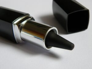 Perfecting Your Cat Eye with Liquid Liner