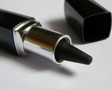 Perfecting Your Cat Eye with Liquid Liner