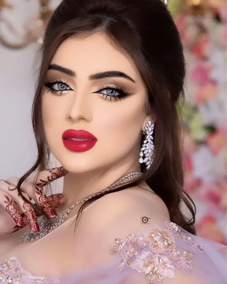 Get the Perfect Glow with Celebrity Makeup Tips
