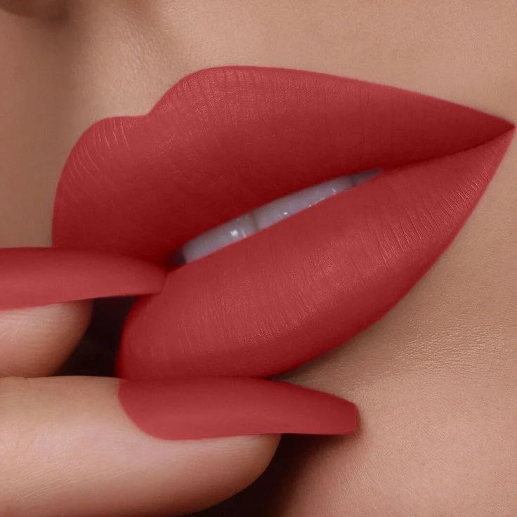 Simple lips for everyday work