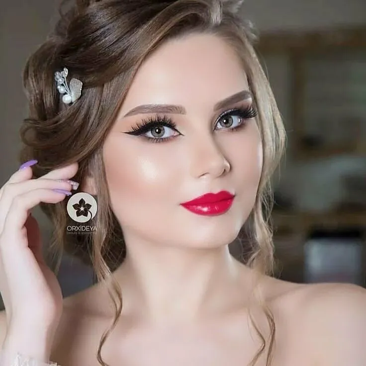 How to Set Lipstick for All-Day Wear