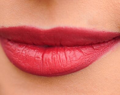 How to Make Glossy Lips Look Perfect