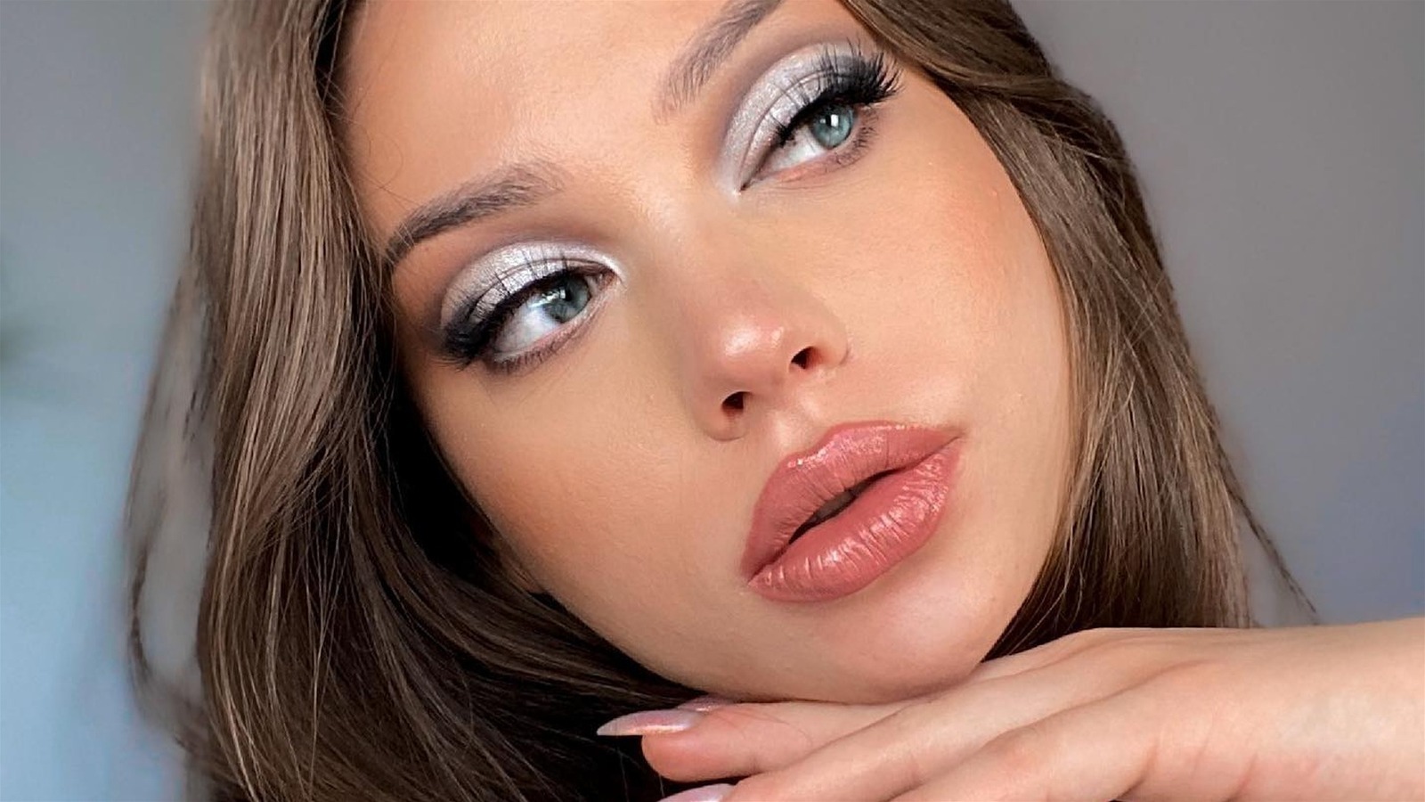 Trendy eye makeup | Purple eyeliner style | Neon eyeliner look