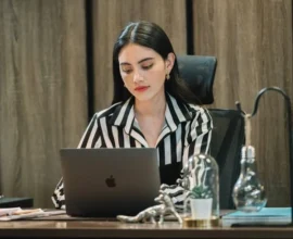 Trendy Different Hairstyles for College and Office