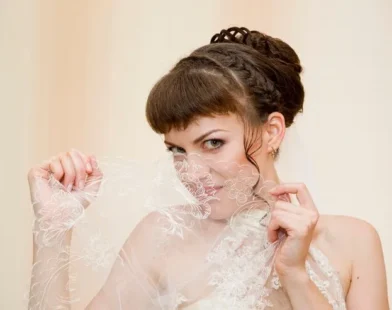 Trending Bridal Hairstyles with Veils Accessories