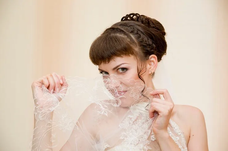 Trending Bridal Hairstyles with Veils Accessories