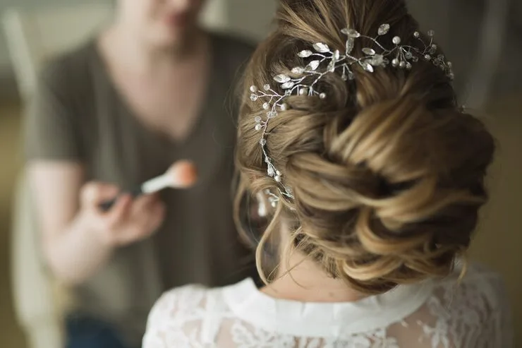 Simple Bridal Hairstyles for Minimalist Brides