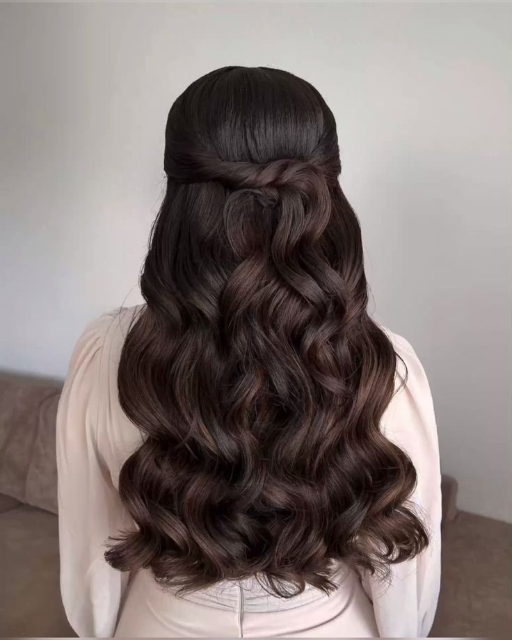 Easy Medium Hairstyles for Office and Work Days 3 Straight mid length shape​