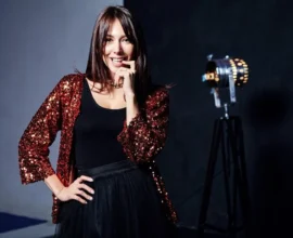 woman with brightly blazer posing 158538 12071